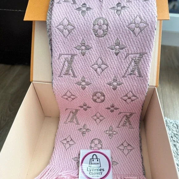 PINK AND GOLD LOGOMANIA - Picture 6 of 8